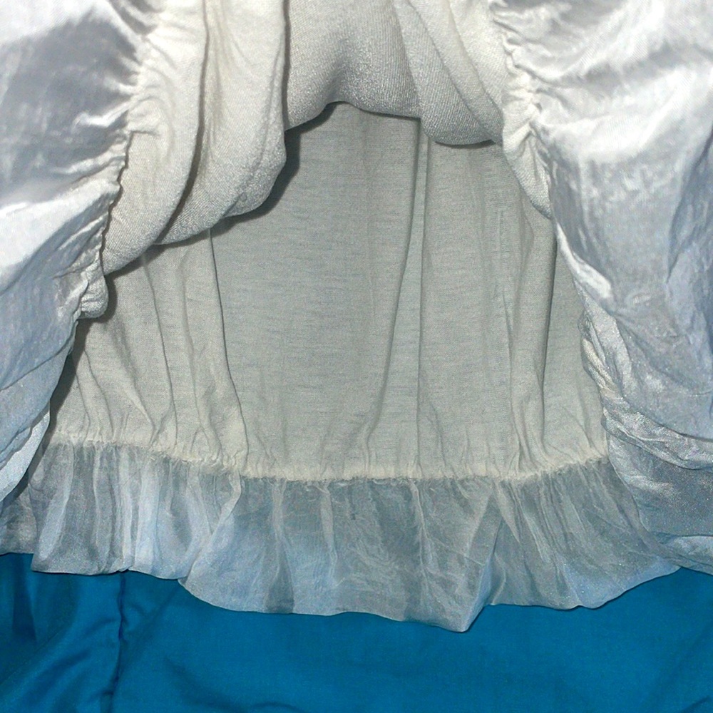 NWT.  Charlie B. Women’s Flaire Blouse.  Size Large. - Picture 6 of 9